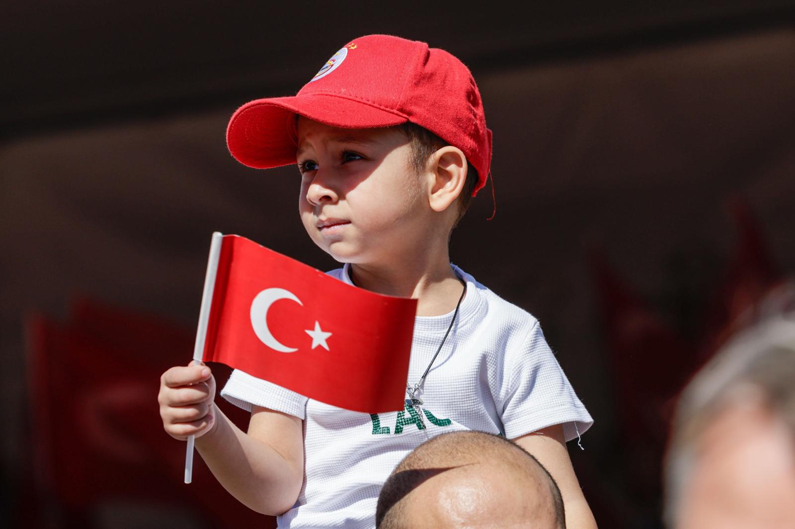 9 Eylül coşkusu Süvari Birlikleri’nin bayrak töreniyle devam ediyor 104 yıldır aynı heyecanla