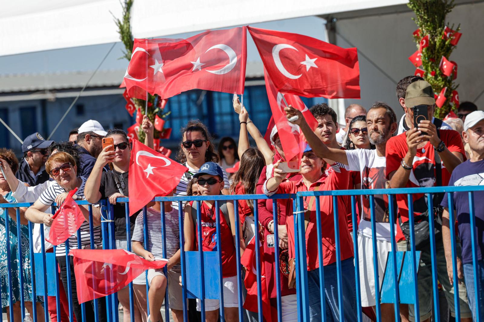 9 Eylül coşkusu Süvari Birlikleri’nin bayrak töreniyle devam ediyor 104 yıldır aynı heyecanla