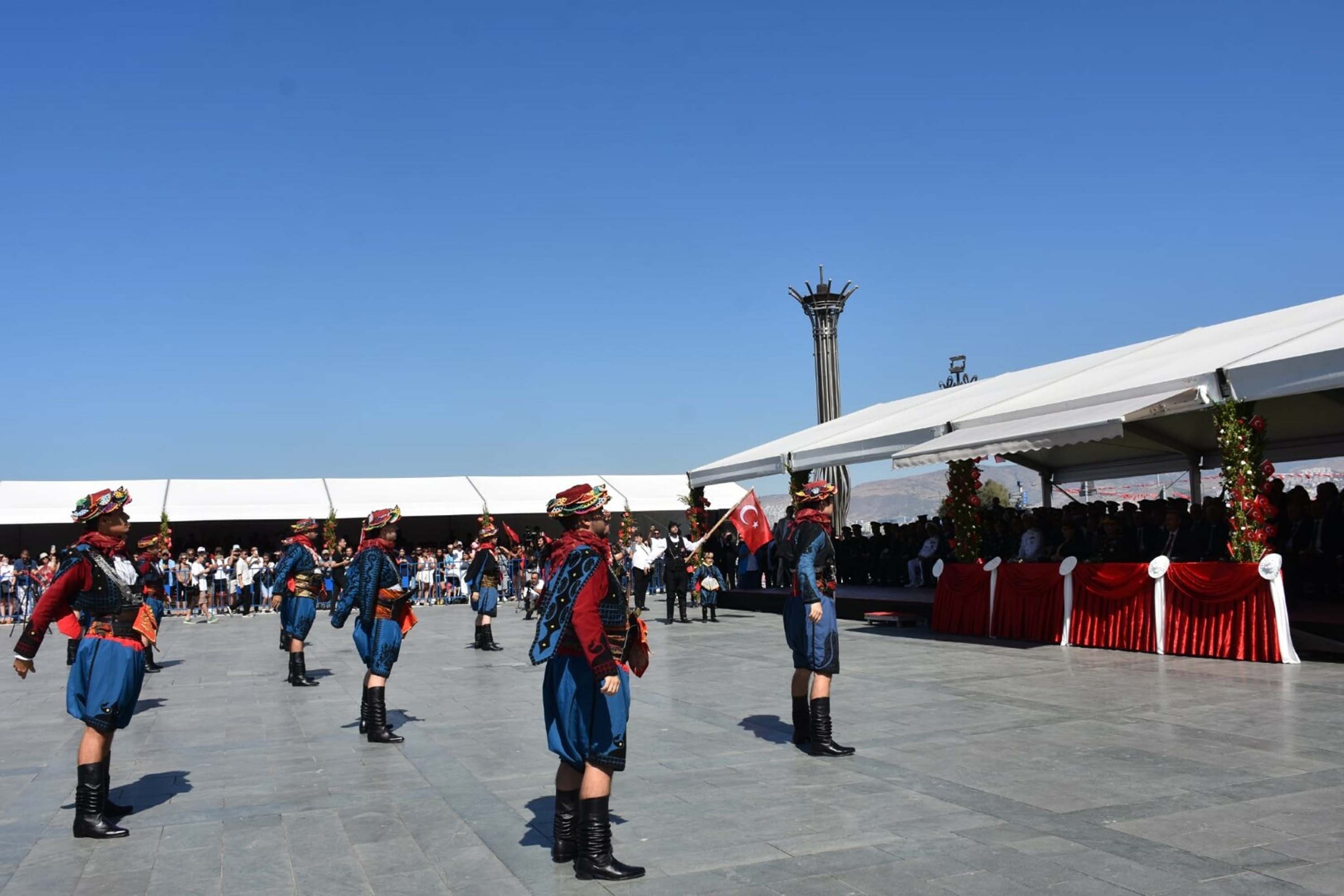 9 Eylül coşkusu Süvari Birlikleri’nin bayrak töreniyle devam ediyor 104 yıldır aynı heyecanla