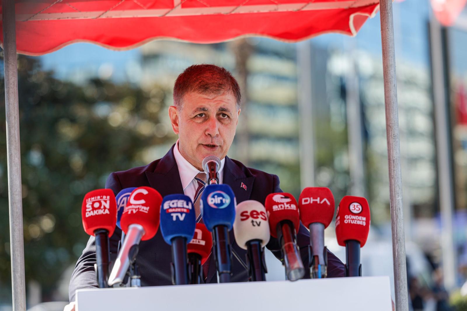9 Eylül coşkusu Süvari Birlikleri’nin bayrak töreniyle devam ediyor 104 yıldır aynı heyecanla