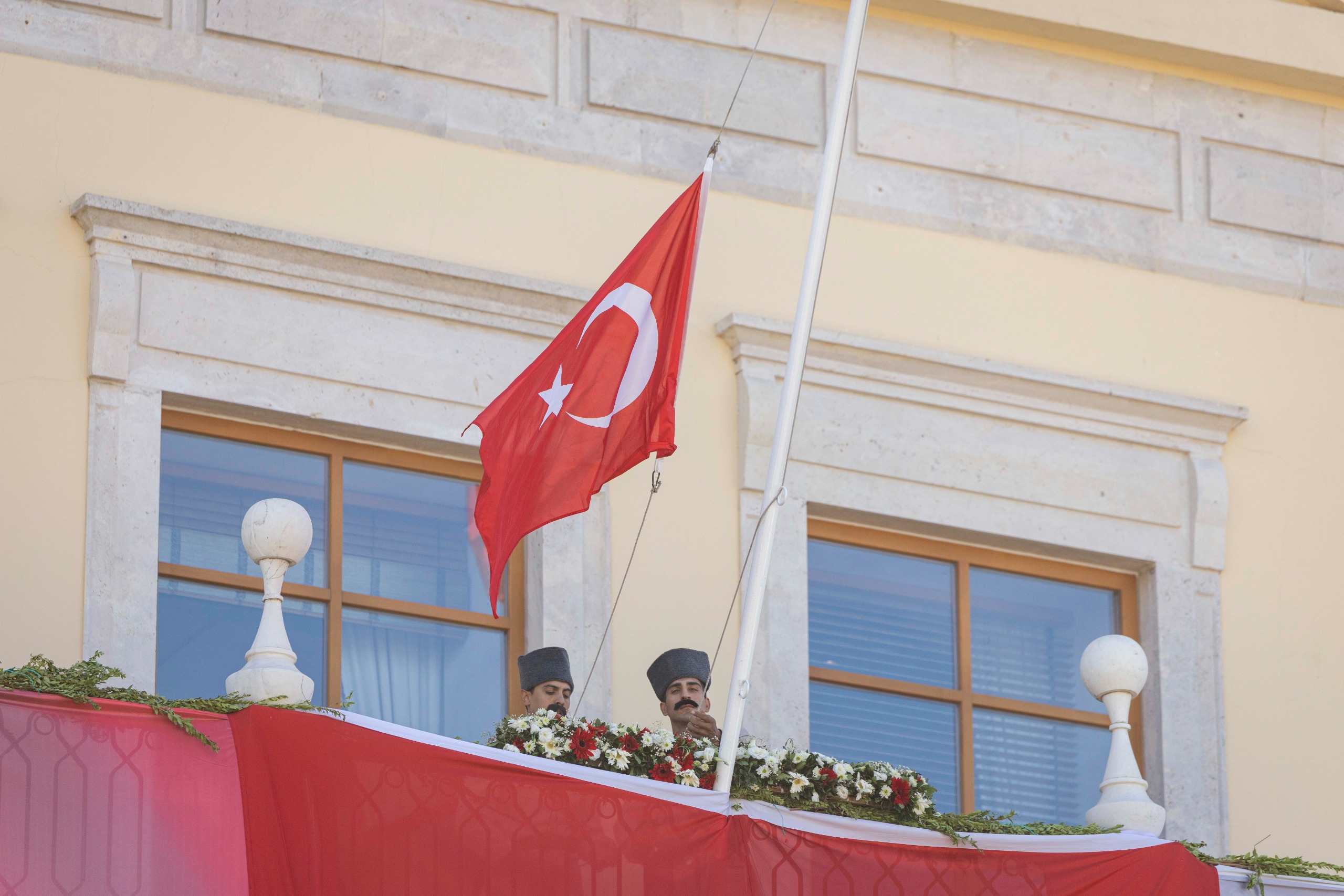 9 Eylül coşkusu Süvari Birlikleri’nin bayrak töreniyle devam ediyor 104 yıldır aynı heyecanla
