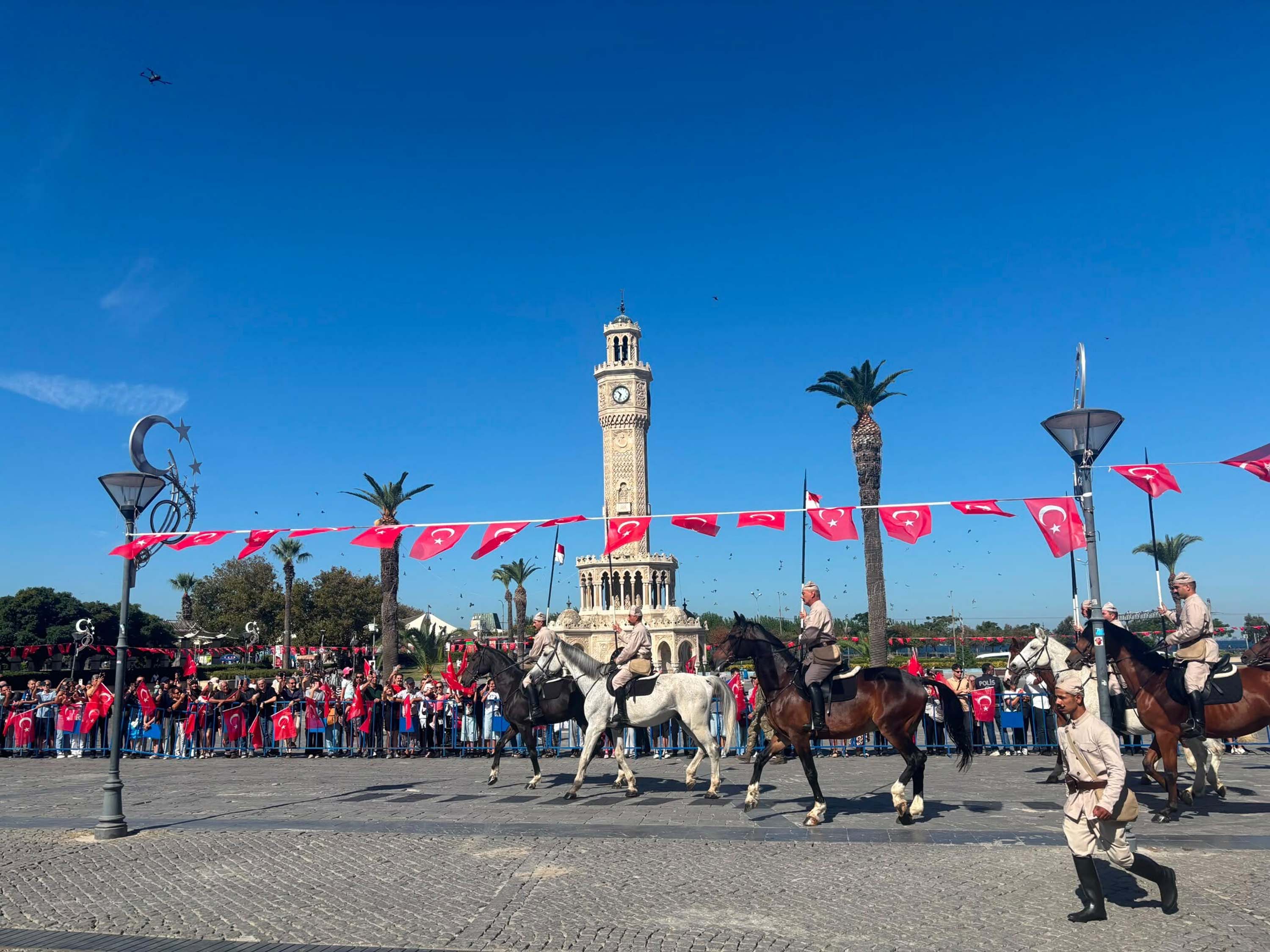9 Eylül coşkusu Süvari Birlikleri’nin bayrak töreniyle devam ediyor 104 yıldır aynı heyecanla