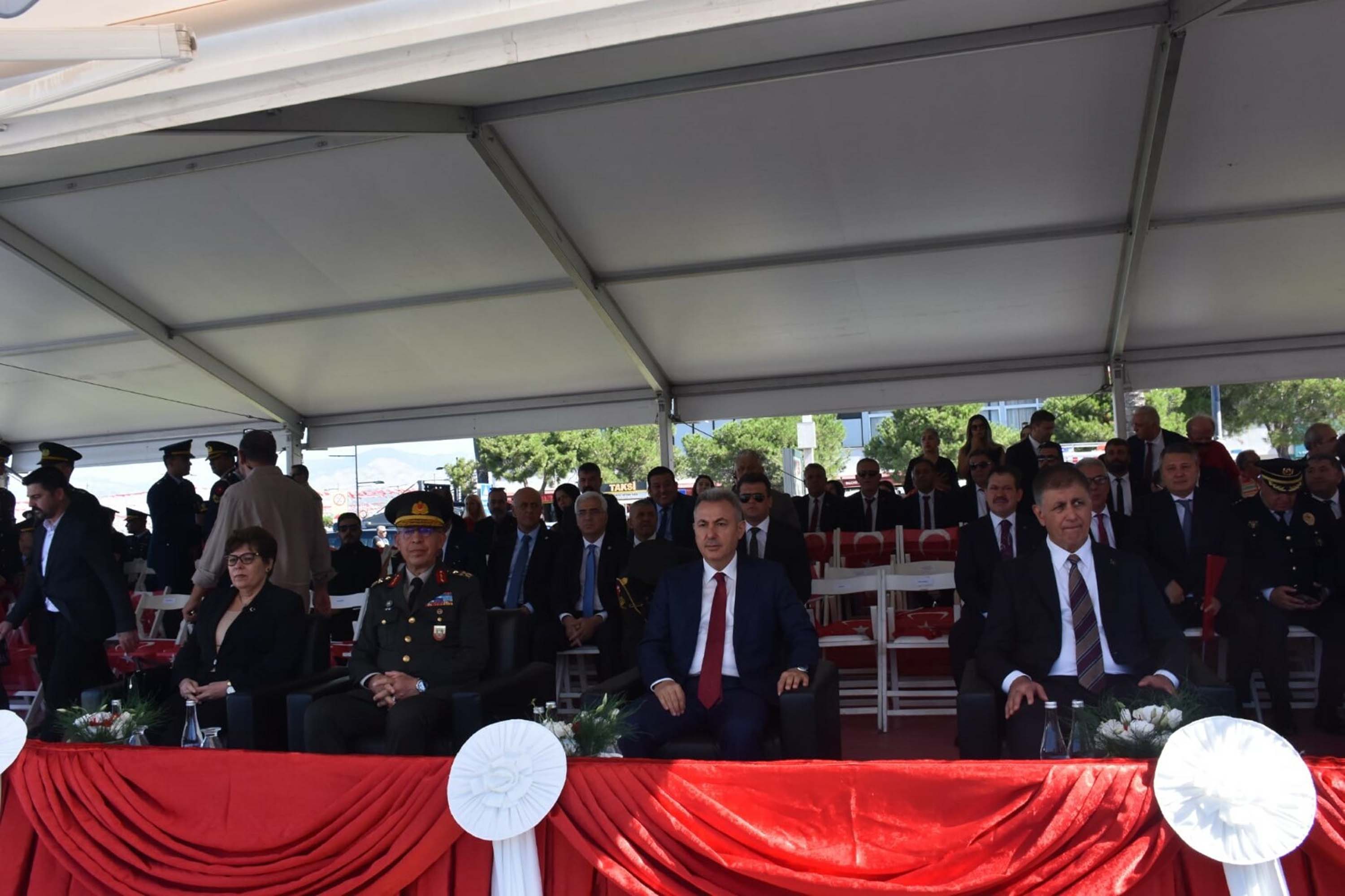 9 Eylül coşkusu Süvari Birlikleri’nin bayrak töreniyle devam ediyor 104 yıldır aynı heyecanla