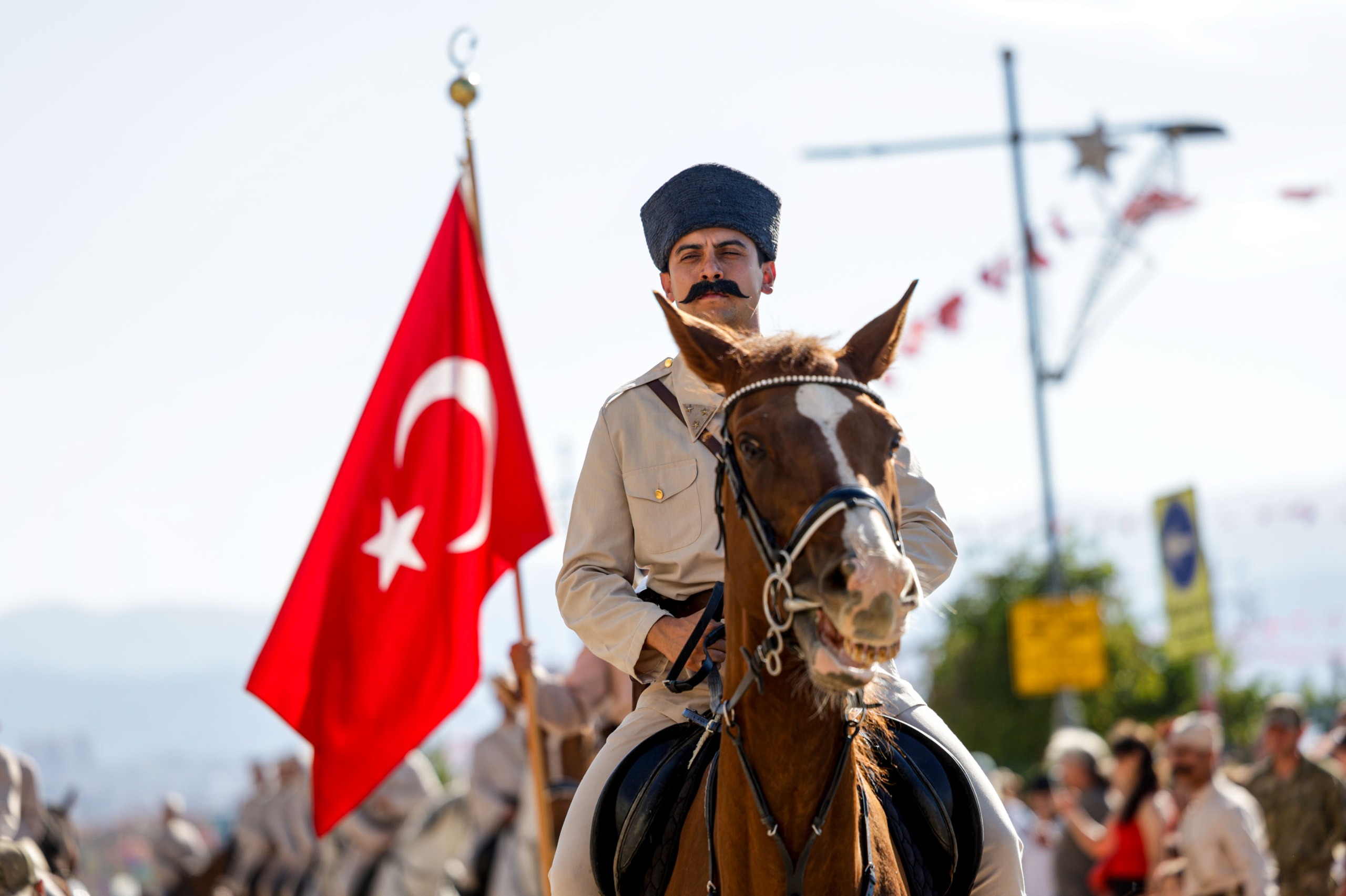 İzmir’de havada karada kurtuluş coşkusu