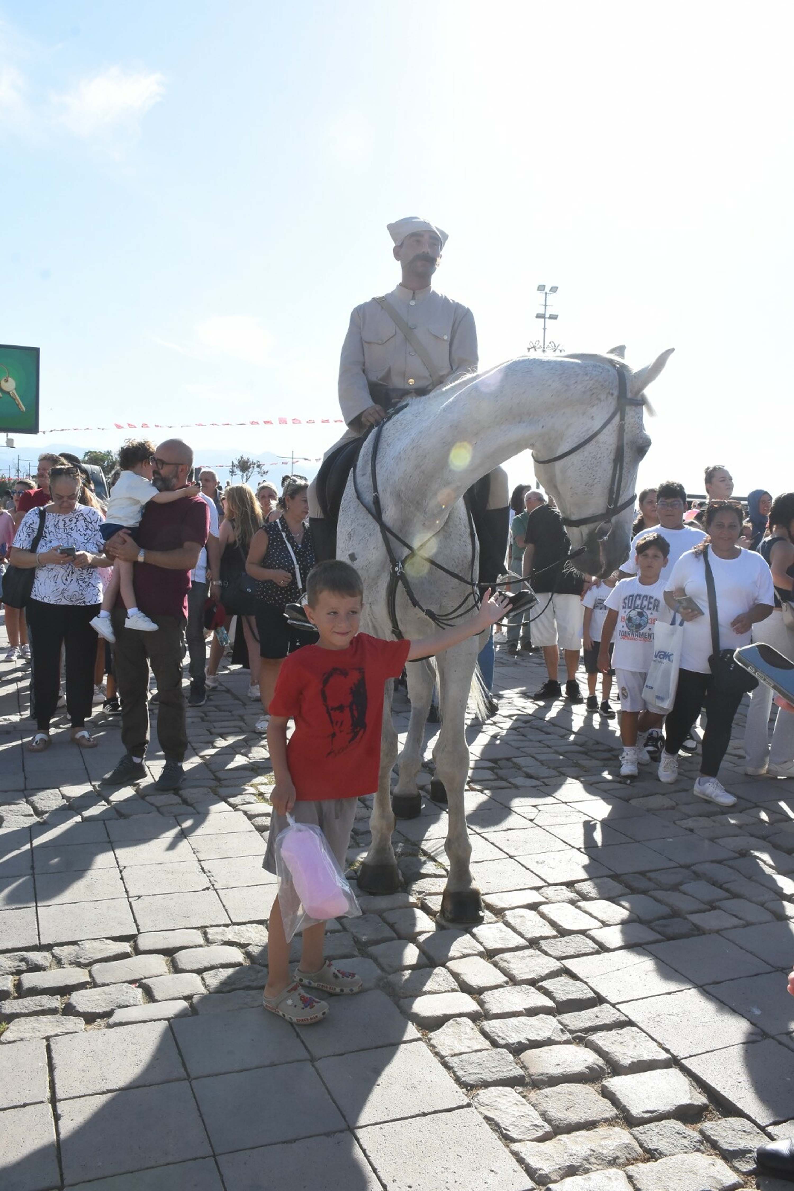 İzmir’de havada karada kurtuluş coşkusu