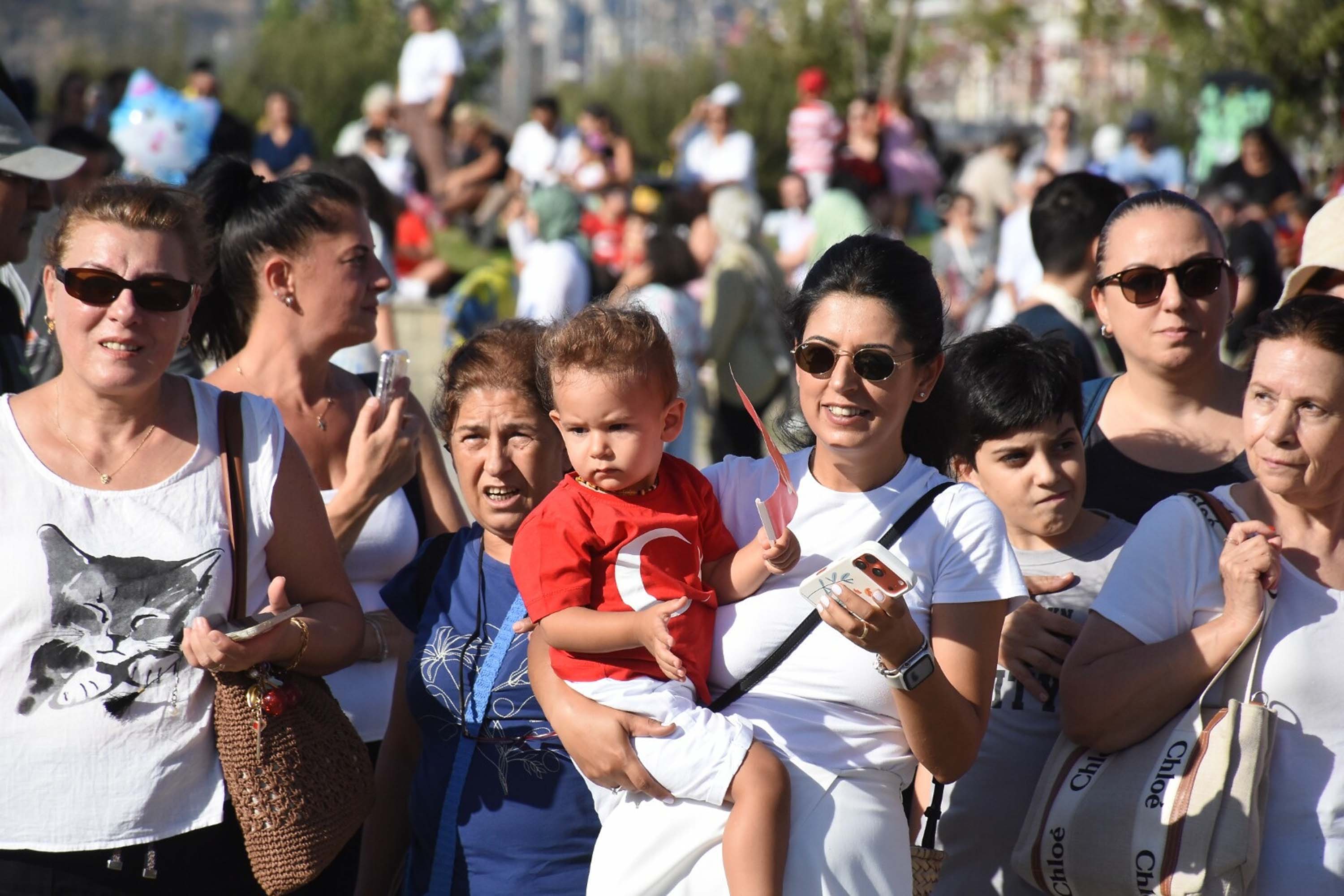 İzmir’de havada karada kurtuluş coşkusu