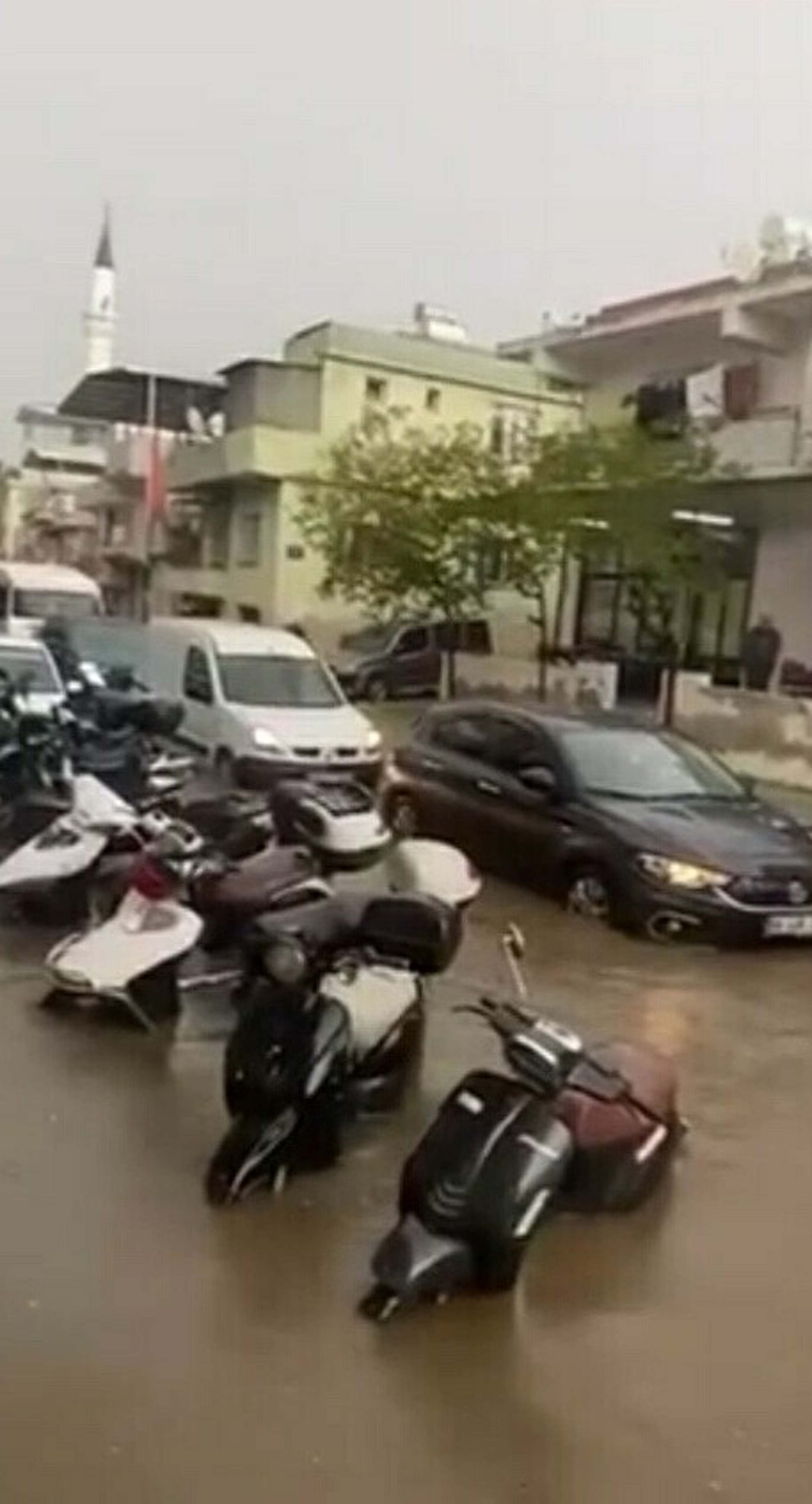 Aydın'da sağanak yağmur su baskınlarına neden oldu