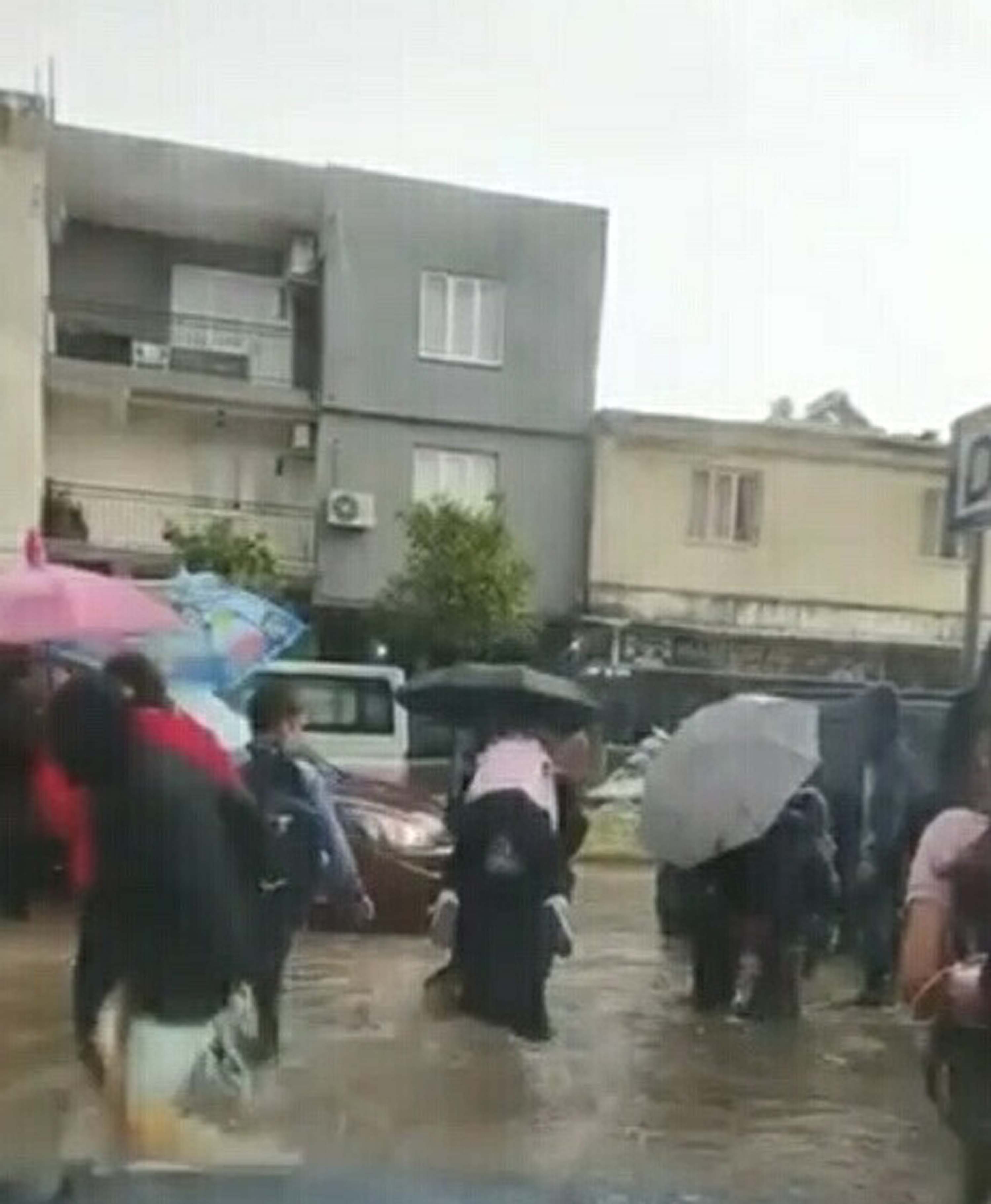 Aydın'da sağanak yağmur su baskınlarına neden oldu