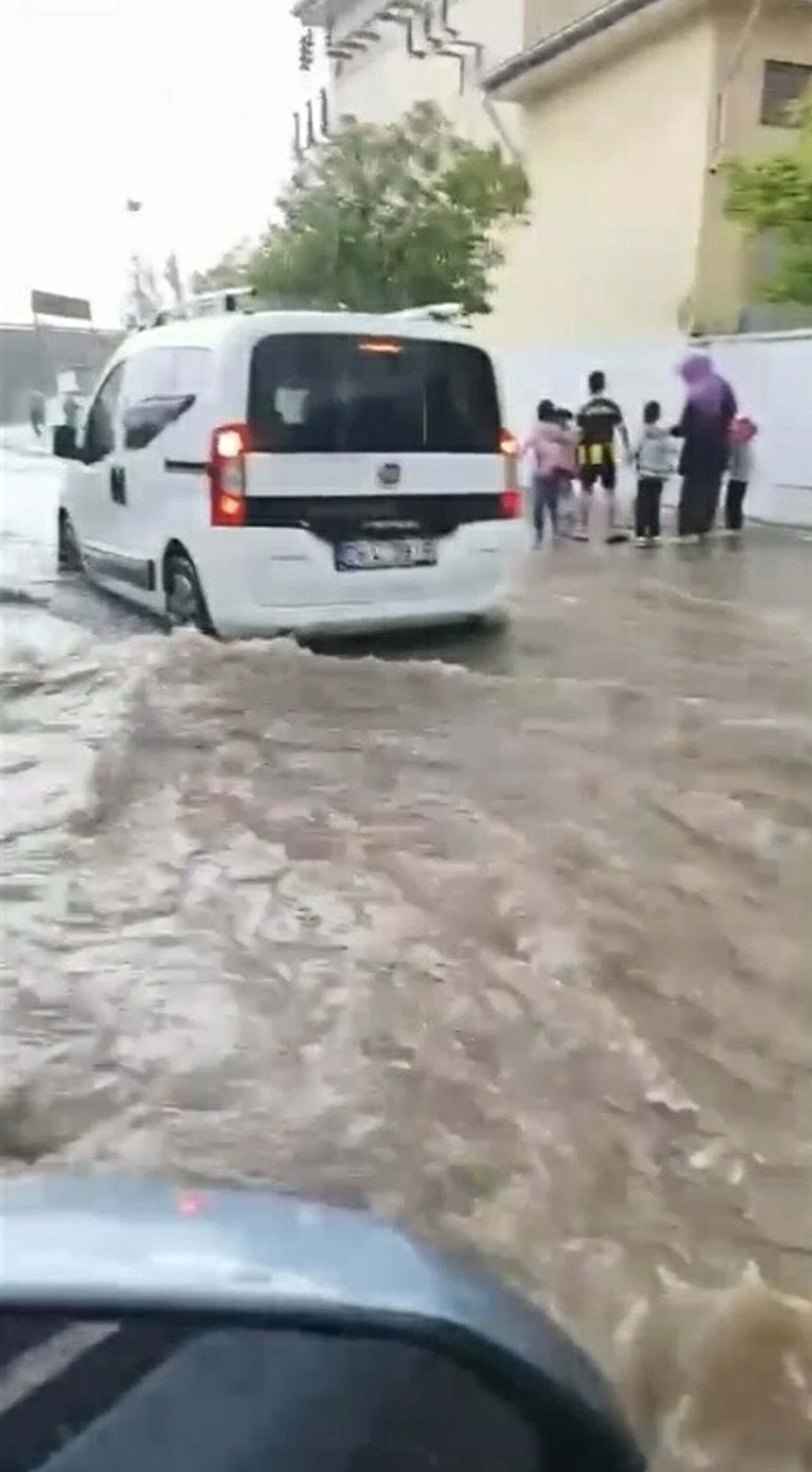 Aydın'da sağanak yağmur su baskınlarına neden oldu