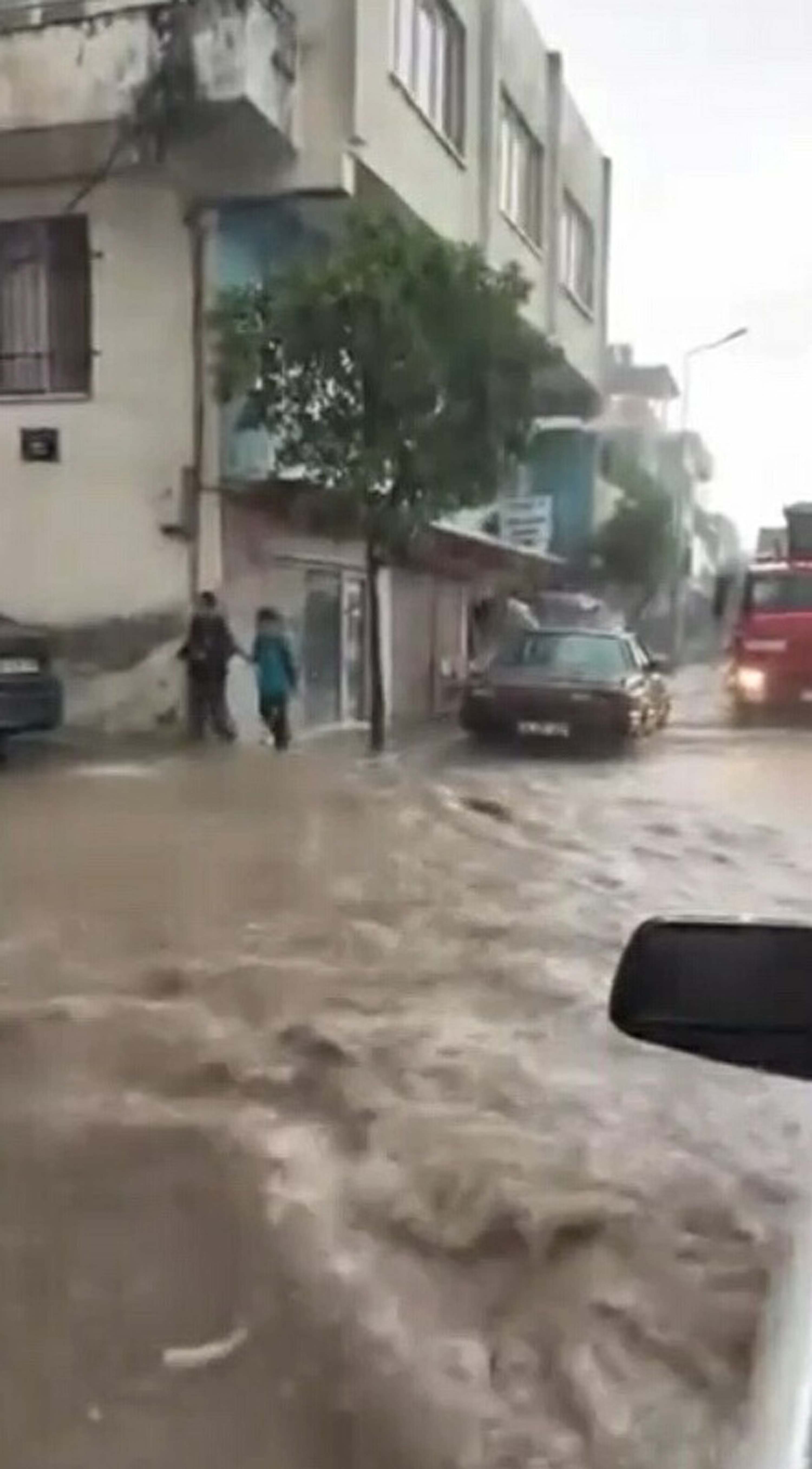 Aydın'da sağanak yağmur su baskınlarına neden oldu