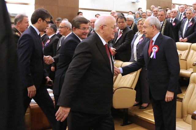 Kılıçdaroğlu ayağa kalktı, Erdoğan elini sıkmadı