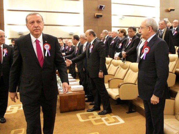 Kılıçdaroğlu ayağa kalktı, Erdoğan elini sıkmadı