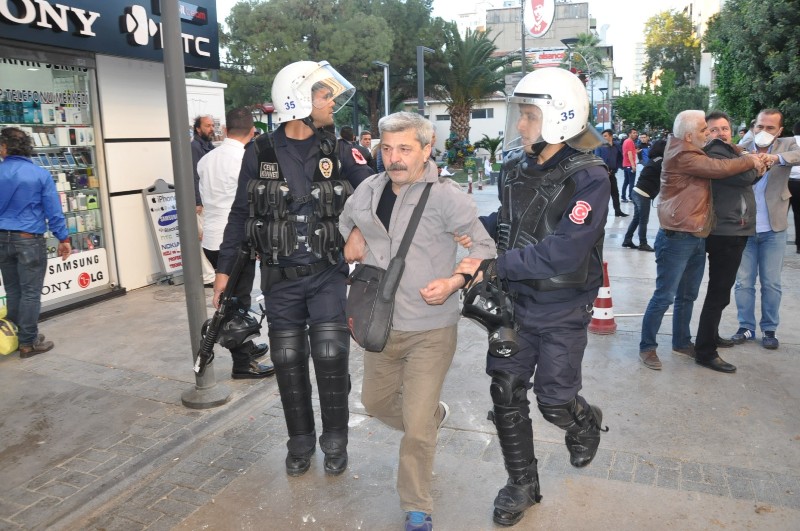 Polis müdahalesi;12 gözaltı!