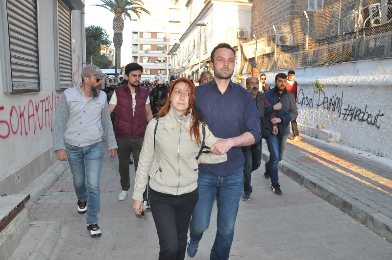 Polis müdahalesi;12 gözaltı!