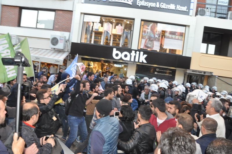 Polis müdahalesi;12 gözaltı!