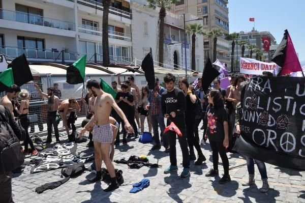 Arama noktasından çıplak geçtiler