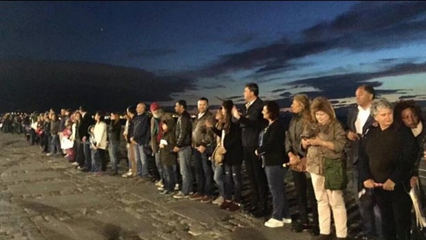 İzmir'de laiklik zinciri oluşturuldu