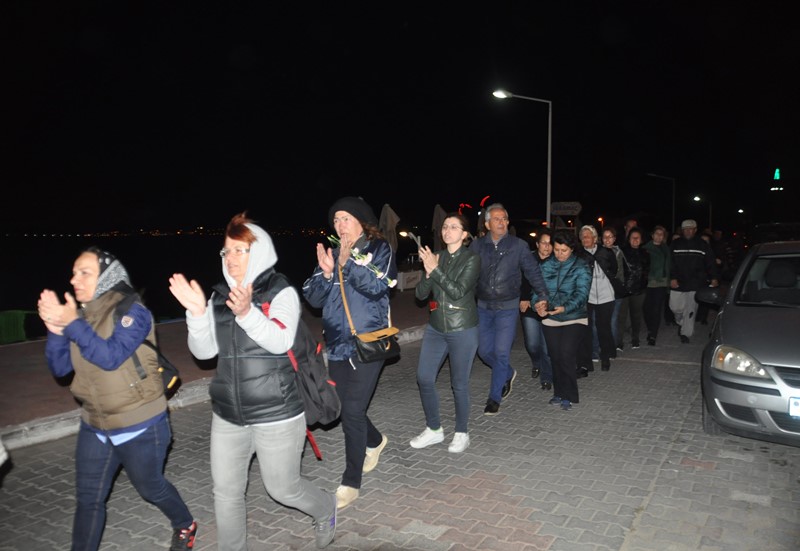 İzmir'de laiklik zinciri oluşturuldu