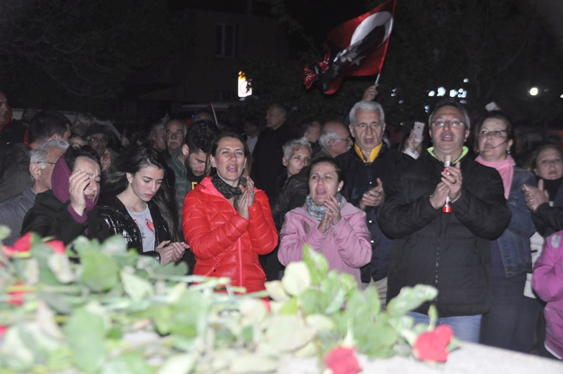 İzmir'de laiklik zinciri oluşturuldu