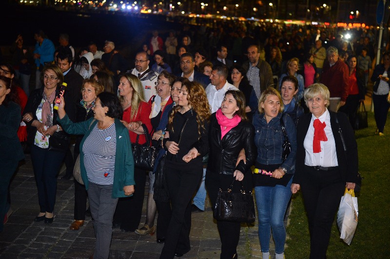 İzmir'de laiklik zinciri oluşturuldu