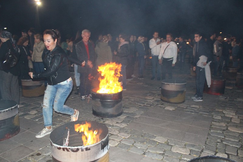 İzmir'de laiklik zinciri oluşturuldu