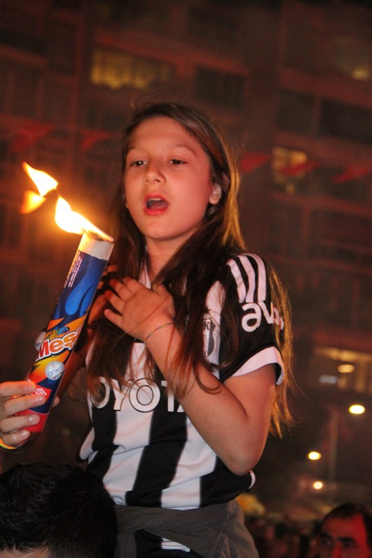 İzmir'de Beşiktaşlı taraftarların şampiyonluk çoşkusu!