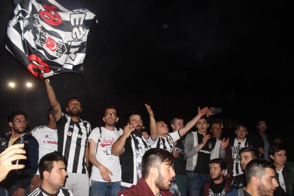 Ege'de Beşiktaşlı taraftarların şampiyonluk coşkusu