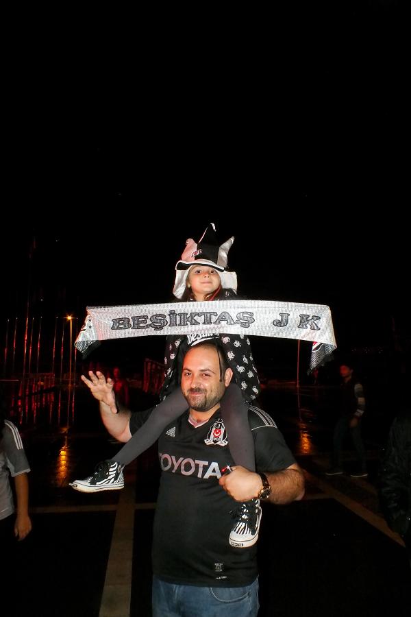 Ege'de Beşiktaşlı taraftarların şampiyonluk coşkusu
