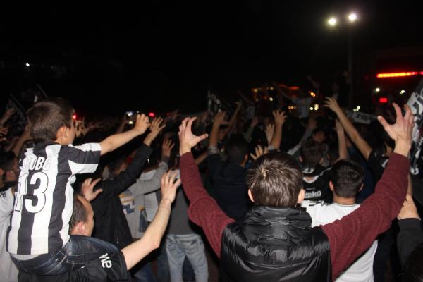Ege'de Beşiktaşlı taraftarların şampiyonluk coşkusu