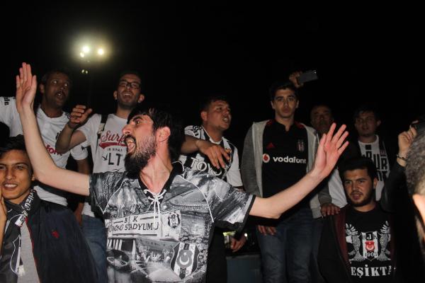 Ege'de Beşiktaşlı taraftarların şampiyonluk coşkusu