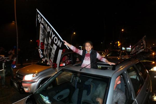 Ege'de Beşiktaşlı taraftarların şampiyonluk coşkusu