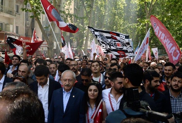 CHP Anıtkabir'e yürüdü