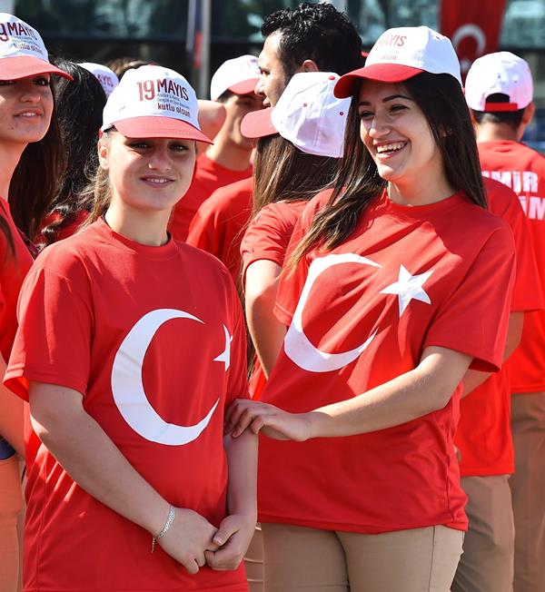 İzmir'de 19 Mayıs coşkusu