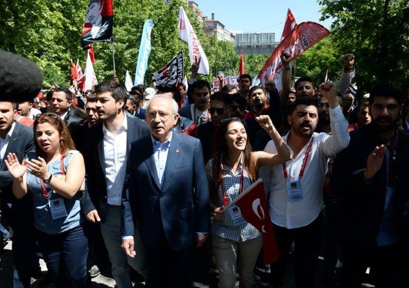 CHP Anıtkabir'e yürüdü