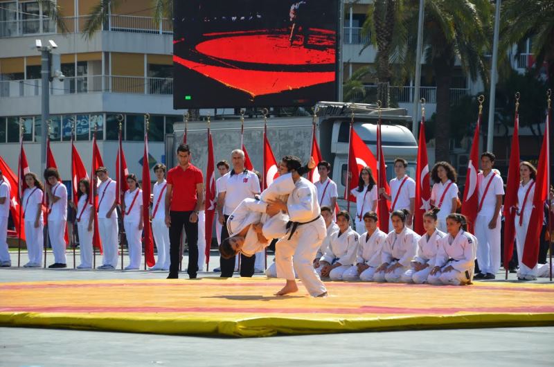İzmir'de 19 Mayıs coşkusu