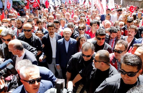 CHP Anıtkabir'e yürüdü