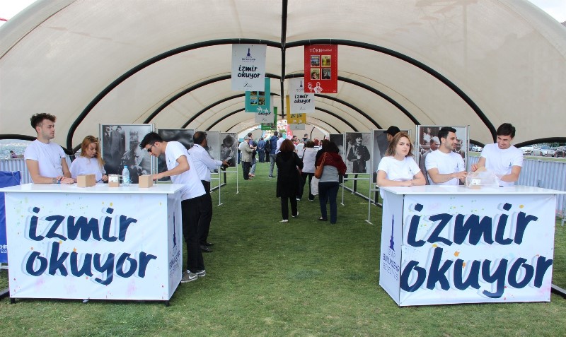 İzmirli 7'den 70'e kitap okudu