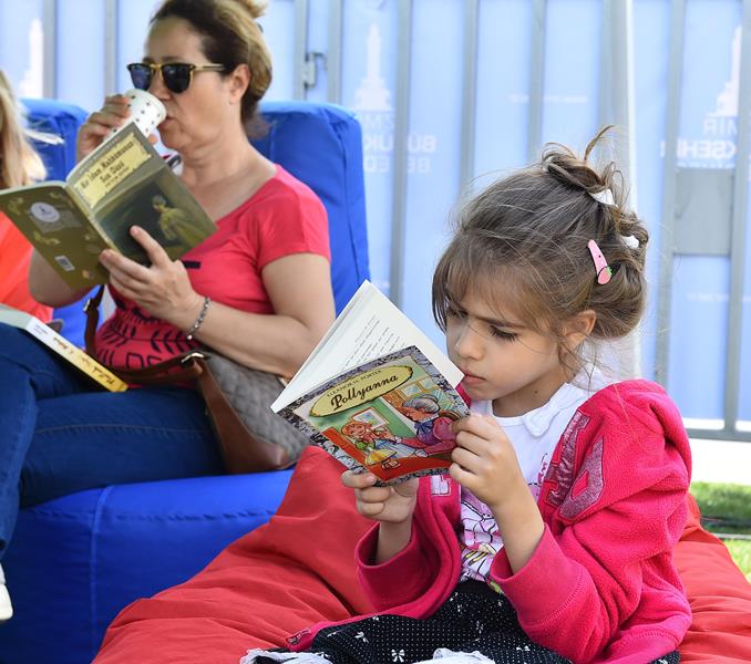 İzmirli 7'den 70'e kitap okudu