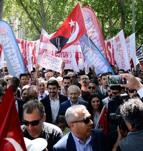 CHP Anıtkabir'e yürüdü