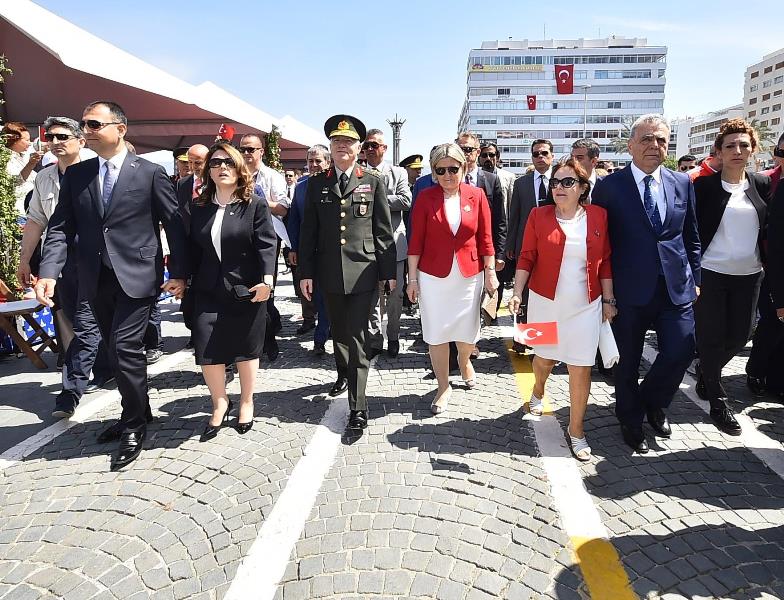 İzmir'de 19 Mayıs coşkusu