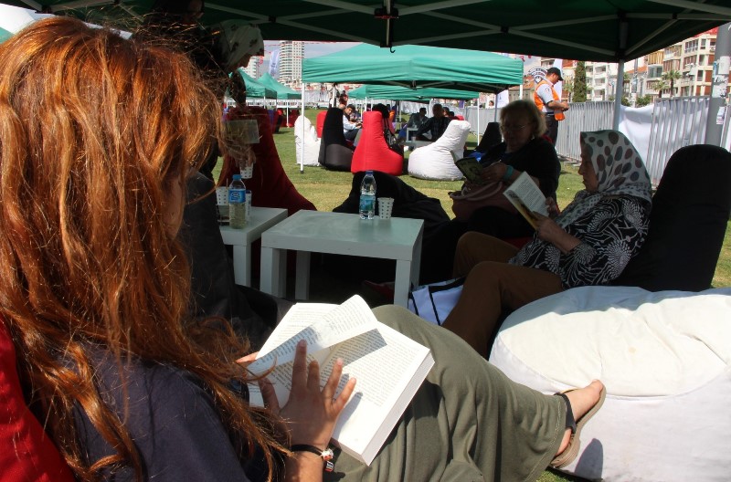 İzmirli 7'den 70'e kitap okudu