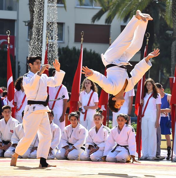 İzmir'de 19 Mayıs coşkusu
