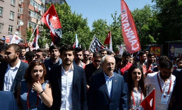 CHP Anıtkabir'e yürüdü