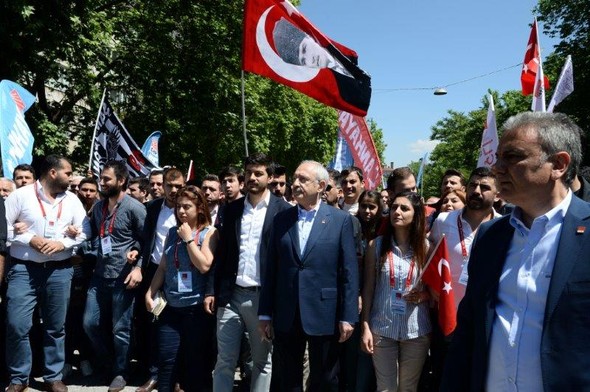CHP Anıtkabir'e yürüdü
