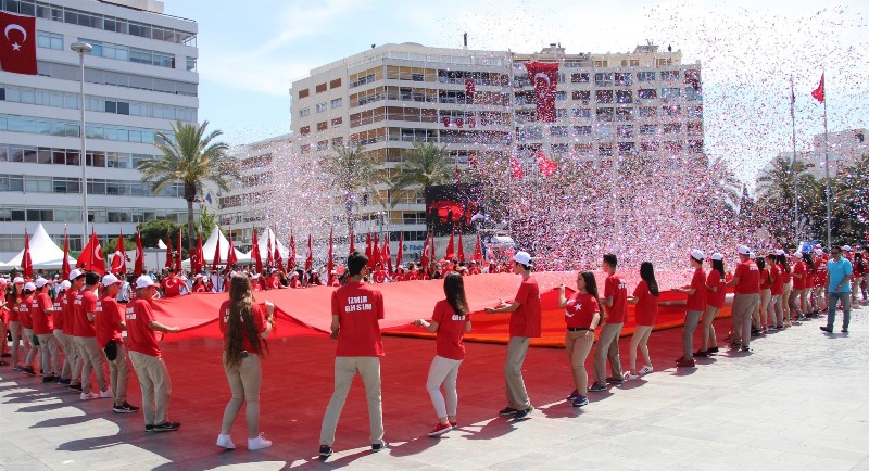 İzmir'de 19 Mayıs coşkusu