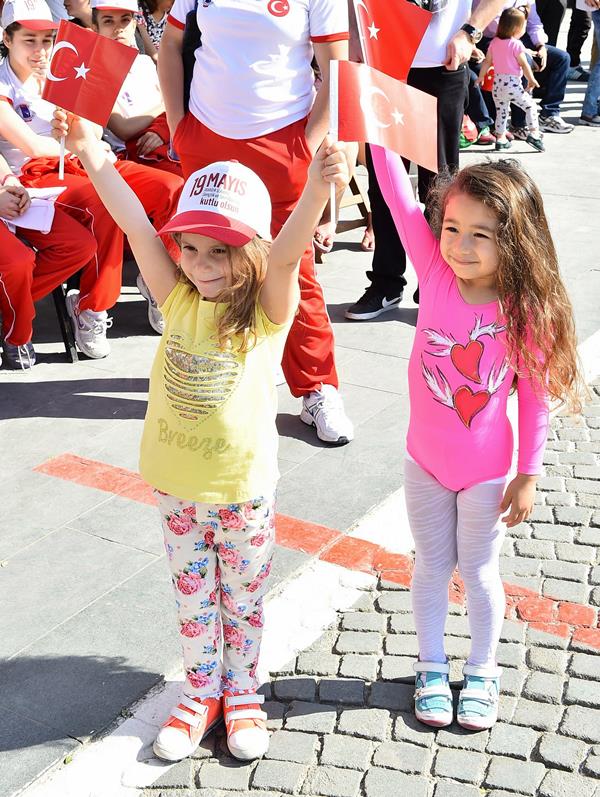 İzmir'de 19 Mayıs coşkusu