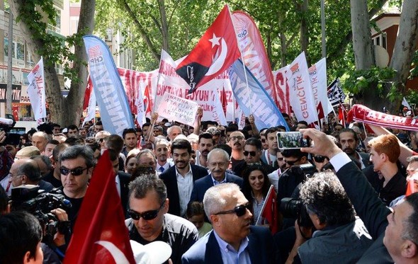 CHP Anıtkabir'e yürüdü