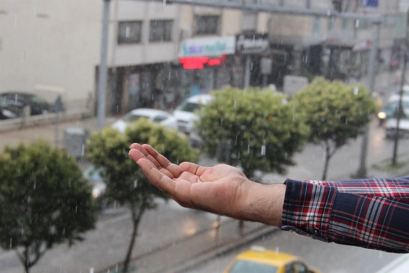 İzmir'de sağanak etkili oldu