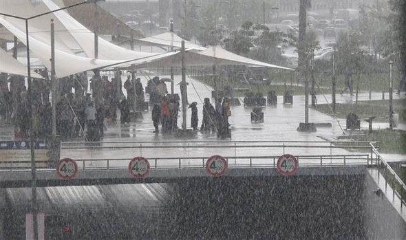 İzmir'de sağanak etkili oldu
