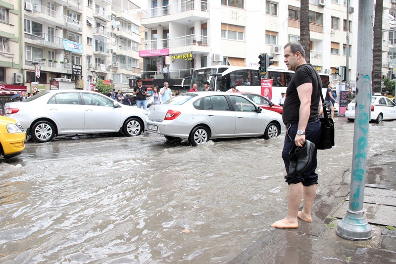 Yağmurun bereketi ona vurdu!